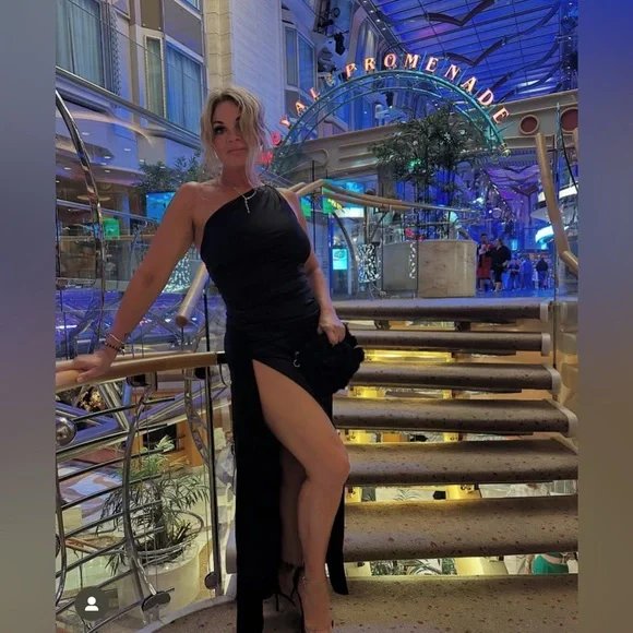 SHEIN Black Asymmetrical One Shoulder Gown - Picture 2 of 6